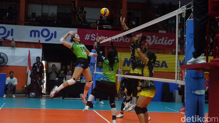 Laga Jakarta Pertamina Fastron vs Jakarta Elektrik PLN di PLN Mobile Proliga 2023, GOR Satria Purwokerto, Sabtu (14/1/2023).
