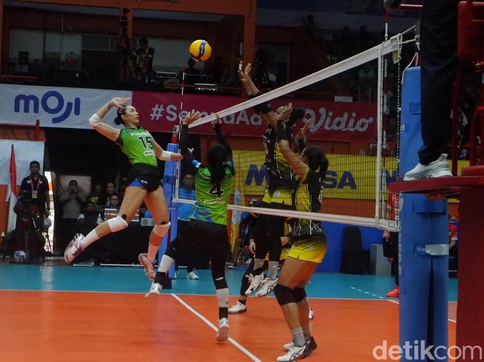 Laga Jakarta Pertamina Fastron vs Jakarta Elektrik PLN di PLN Mobile Proliga 2023, GOR Satria Purwokerto, Sabtu (14/1/2023).