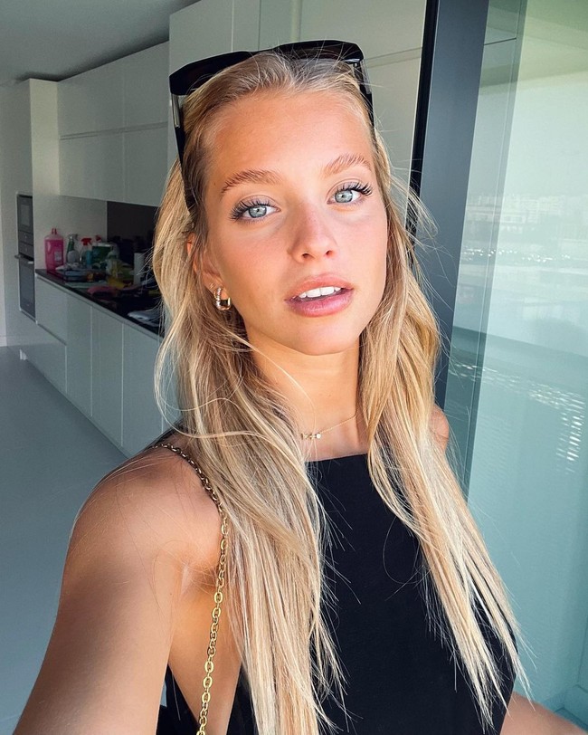 Magui pun langsung membantah kabar ia punya hubungan spesial dengan Porro. Jika aku ingin mencium seseorang, di momen yang intim, itu tidak akan terjadi di Lust, mungkin di area VIP dengan balkoni kecil dan pemandangan klub, katanya dilansir Daily Star.Foto: Instagram @magui_corceiro