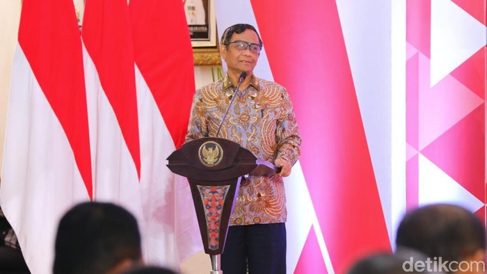 Mahfud MD di Grahadi