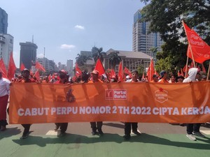 Massa Demo Tolak Perppu Cipta Kerja di Patung Kuda Jakpus Bubarkan Diri
