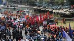 Massa Partai Buruh Menyemut di Patung Kuda