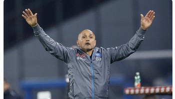 Napoli perkasa di puncak singgasana Liga Italia. Foto: Twitter