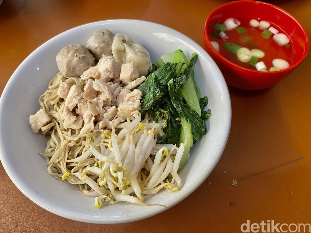 Mie Bejo's:  Bakmi Ayam Viral Mirip Racikan Resto Terkenal