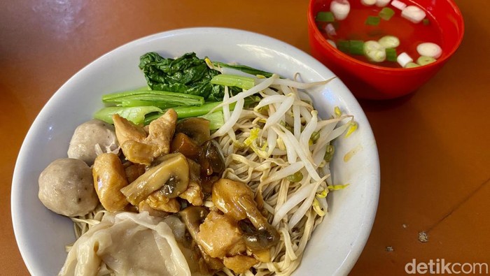 Ngidam Makan Mie Ayam Usai Lebaran? Mampir Saja ke 5 Tempat Makan Ini
