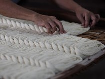 Makna Keuangan di Balik Filosofi Mie Imlek yang Nggak Boleh Dipotong