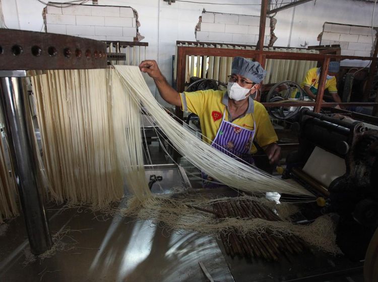 Produksi Misua Jelang Imlek Raih Cuan Bombastis