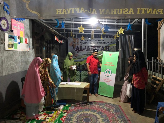 Relawan Ganjar Bagikan Sembako di Rumah Tahfidz Al-Quran Yogyakarta