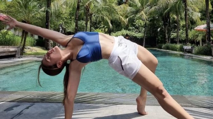 Tak hanya itu, Wulan juga  melakukan yoga dan berkuda. Olahraga tersebut dilakukannya untuk menjaga bentuk dan keseimbangan tubuh.