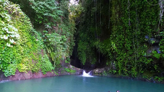 Air terjun Blue Lagoon, Desa Ambengan, Kecamatan Sukasada, Kabupaten Buleleng, Bali, Sabtu (14/1/2023). (Made Wijaya Kusuma)