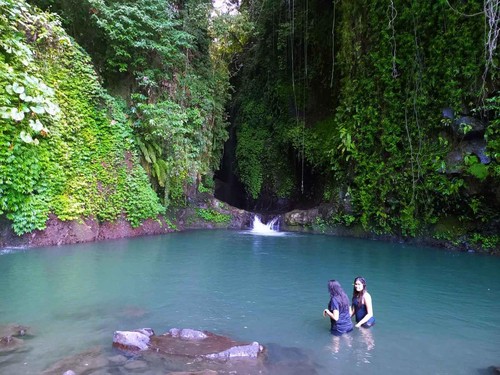 Air terjun Blue Lagoon, Desa Ambengan, Kecamatan Sukasada, Kabupaten Buleleng, Bali, Sabtu (14/1/2023). (Made Wijaya Kusuma)