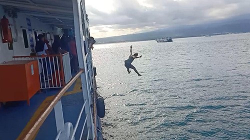Anak logam di Pelabuhan Gilimanuk, Kecamatan Melaya, Kabupaten Jembrana, Selasa (10/1/2023). Foto: I Putu Adi Budiastrawan/detikBali