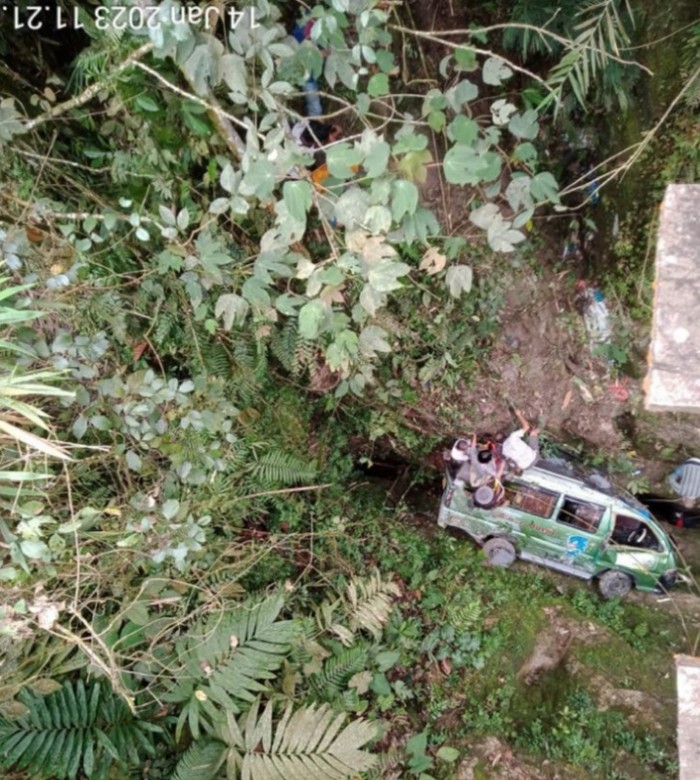 Angkot jatuh ke jurang sedalam 40 meter di Simalungun (Dok. Polres Simalungun)