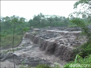 Banjir Lahar Semeru Terjang Sejumlah Daerah Aliran Sungai