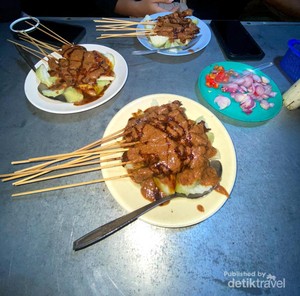Makan Sate Kelinci di Kaliurang, Hmm... Menggiurkan!