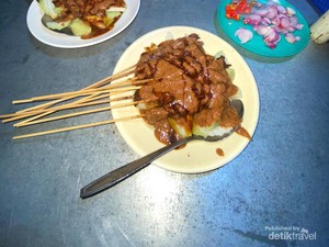 Makan Sate Kelinci di Kaliurang, Hmm... Menggiurkan!