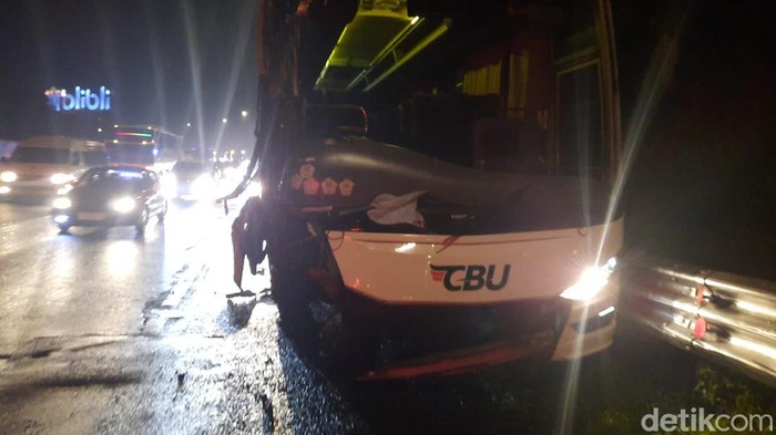 Bus PO CBU di Tol Cipularang, Purwakarta, Minggu (15/1/2023) malam
