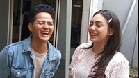 Soal ke jenjang yang lebih serius, Celine Evangelista mengatakan masih jauh meski Stevan sudah dekat dengan anak-anaknya, Oh ya ampun jenjang lebih serius nggak sejauh sih ya, karena kan sekarang kita ngejalanin saja gitu. Foto: Ahsan/detikHOT