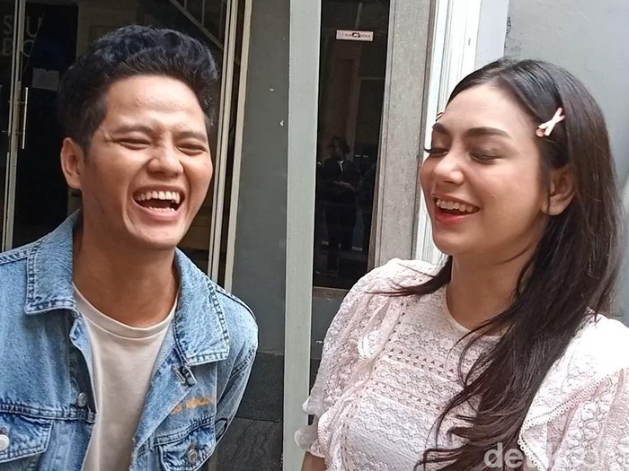 Celine Evangelista dan Stevan Psaribu Celine Evangelista dan Stevan Pasaribu