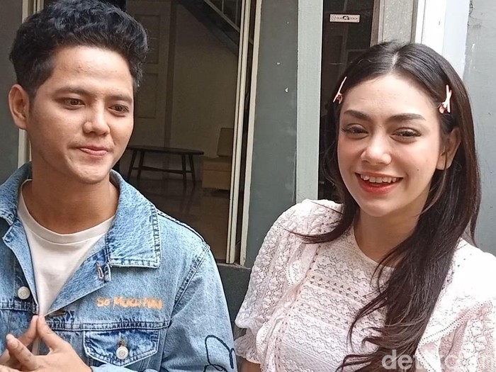 Celine Evangelista dan Stevan Psaribu Celine Evangelista dan Stevan Pasaribu