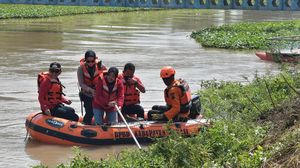 DPP PDI Perjuangan Gelar Aksi Bersih-bersih Sampah di Tambun