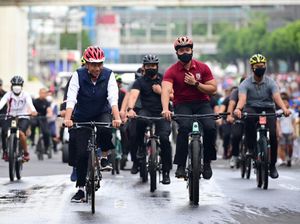 Jokowi Gowes Sepeda Bambu di CFD Sudirman-Thamrin Pagi Tadi