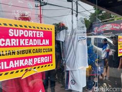 Kantor Arema FC Disegel Suporter