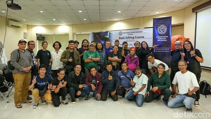 KJI menggelar pelatihan dasar editing until pemberdayaan kamerawan. Sesi pelatihan tersebut bertajuk ‘Basic Editing Course’.