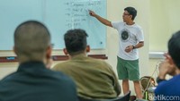 Ketua Umum KJI dan Kamerawan BBC News Haryo Bangun Wirawan menjadi pembicara dalam acara tersebut. Sesi pelatihan terbagi menjadi beberapa teknis, mulai dari yang sederhana seperti pengenalanmediting, hardware dan software, cutting point, hingga penge