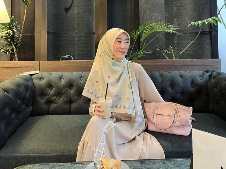 Larissa Chou Hobi Kulineran, Nongkrong di Kafe hingga Makan Sushi