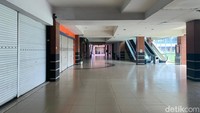 Eskalator di lokasi juga tidak berfungsi. Pengunjung yang datang ke lokasi bisa menggunakan lift (Kartika Sari/detikSumut)