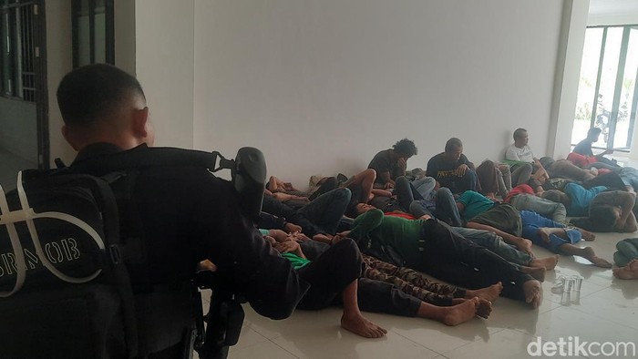 Sebanyak 37 warga diperiksa imbas bentrok dua kelompok yang memperebutkan lahan sawit di Kabupaten Mamuju Tengah (Mateng), Sulawesi Barat (Sulbar).