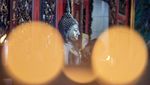 Melihat Tradisi Bersihkan Patung Dewa Jelang Perayaan Imlek di Sumsel