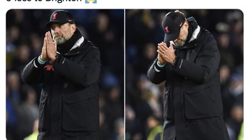 Jurgen Klopp semalam sampai menampilkan gestur minta maaf pada para fans Liverpool. Foto: Twitter