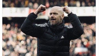 Luar biasa Ten Hag, mempersembahkan 10 kali kemenangan berurutan bagi MU di Old Trafford. Foto: Twitter