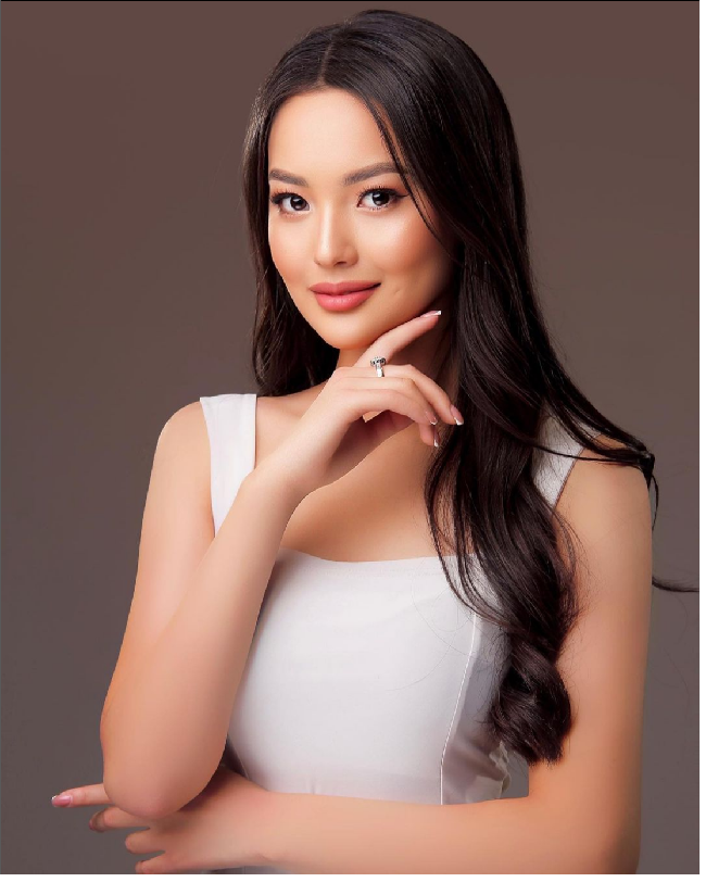 Pada 2021, Altynai Botoyarova meraih gelar Miss Bishkek 2020. Dia seharusnya mewakili Kirgiztan di ajang Miss World 2021, namun negara tersebut memilih tidak mengirimkan wakilnya. Foto: Dok. Instagram, Getty Images