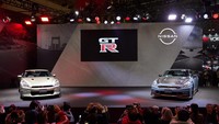 Penggemar GT-R yang berharap mobil ini dapat penyegaran total alias all new rasanya harus bersabar. Sebab Nissan GT-R terbaru ini masih mengusung bodi R35 yang notabene sudah hadir di dunia sejak 2007 silam. 16 tahun tentu bukan waktu yang sebentar, namun Nissan akhirnya memberi kode bahwa model terbaru ini adalah puncak dari penyegarannya. Foto: dok. Nissan Global