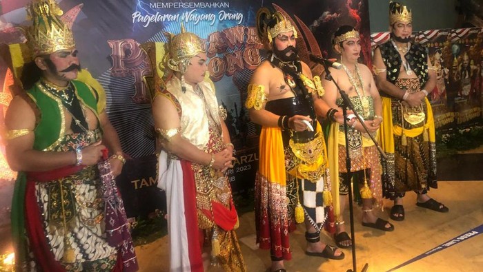 Panglima TNI dan Kapolri jadi wayang orang
