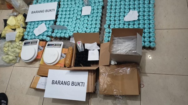 7 Fakta Penggerebekan Pabrik Liquid Vape Mengandung Sabu di Jakbar