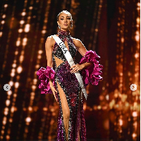 Sebelum kemenangannya, pembawa acara menanyakan pertanyaan apa yang akan mereka lakukan sebagai Miss Universe untuk pemberdayaan perempuan yang progresif. RBonney Gabriel kemudian menjawab dengan mengaitkannya dengan profesinya sebagai desainer fashion. “Aku menjadikan fashion sebagai kekuatan untuk kebaikan, dalam industri yang aku tekuni ini, kami menurunkan polusi dengan menggunakan material daur ulang dan mengadvokasi para perempuan penyintas human trafficking, KDRT, kata R’Bonney.Foto: Dok. Getty Images, Instagram