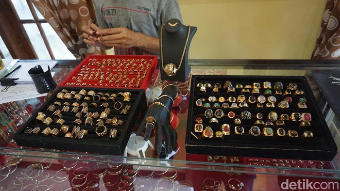 perhiasan model majapahit