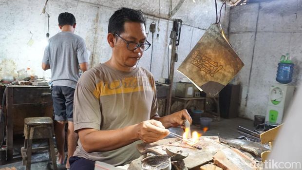 perhiasan model majapahit