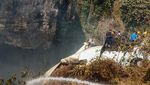 Proses Evakuasi Korban Pesawat Jatuh di Nepal yang Tewaskan 67 Orang