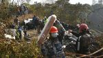 Proses Evakuasi Korban Pesawat Jatuh di Nepal yang Tewaskan 67 Orang