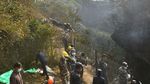 Proses Evakuasi Korban Pesawat Jatuh di Nepal yang Tewaskan 67 Orang