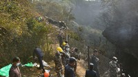 Penerbangan dari Kathmandu tujuan Pokhara menabrak jurang dan hancur berkeping-keping antara bandara domestik dan internasional baru Pokhara pada hari Minggu sebelum pukul 11.00 (05.15 GMT). Getty Images/PRAKASH MATHEMA