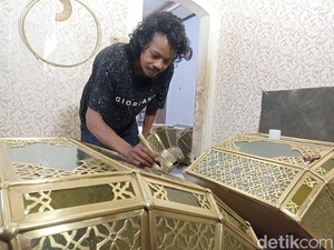 Perajin 99 Lampu Gentur Masjid Al Jabbar Meninggal Dunia
