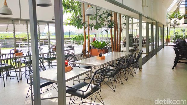 Restoran Bebek Tepi Sawah The Danau