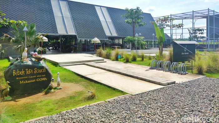 Restoran Bebek Tepi Sawah The Danau