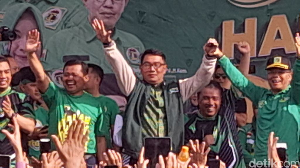 Ridwan Kamil di puncak peringatan Hari Lahir Ke-50 PPP di Alun-alun Sumedang, Minggu (15/1/2023) pagi.